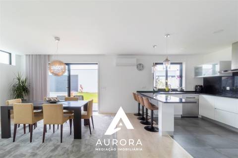 Moradia T4 Moderna em São João de Ver – Próxima de Santa Maria da Feira