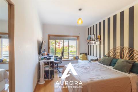 T3 Duplex com Terraço, Suite e Garagem Fechada – São Félix da Marinha