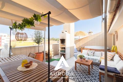 T3 Duplex com Terraço, Suite e Garagem Fechada – São Félix da Marinha