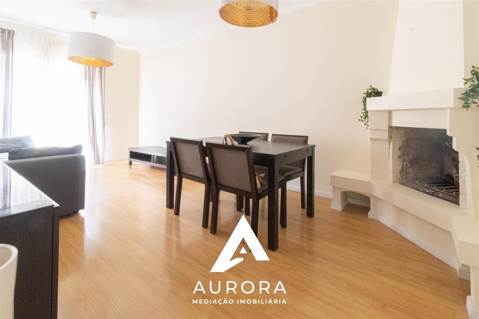T3+1 Duplex – Espinho &#124; Orientação Nascente/Poente &#124; 2 Lugares de Garagem