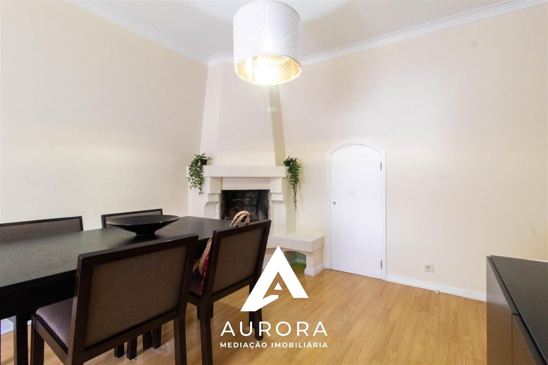 T3+1 Duplex – Espinho &#124; Orientação Nascente/Poente &#124; 2 Lugares de Garagem