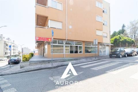 Loja  Arrendamento em São João da Madeira,São João da Madeira