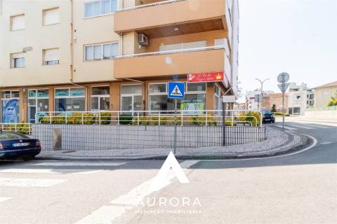 Loja  Arrendamento em São João da Madeira,São João da Madeira