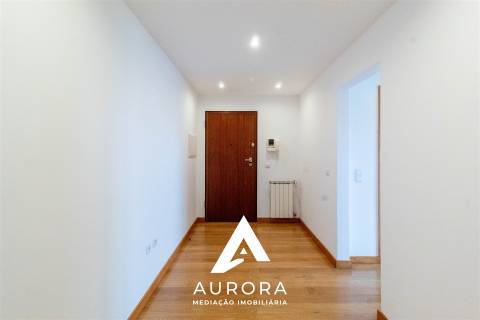 Apartamento T4 Moderno com Vista Mar para Arrendamento | Centro de Espinho