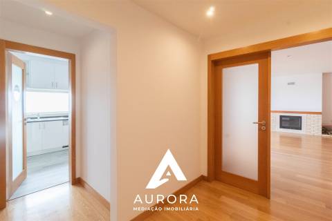 Apartamento T4 Moderno com Vista Mar para Arrendamento | Centro de Espinho