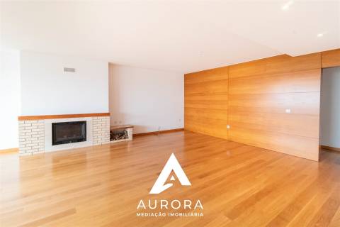 Apartamento T4 Moderno com Vista Mar para Arrendamento | Centro de Espinho