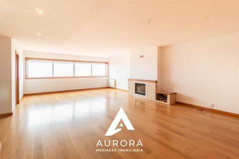 Apartamento T4 Moderno com Vista Mar para Arrendamento | Centro de Espinho