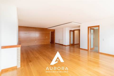 Apartamento T4 Moderno com Vista Mar para Arrendamento | Centro de Espinho