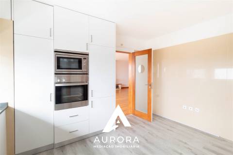 Apartamento T4 Moderno com Vista Mar para Arrendamento | Centro de Espinho