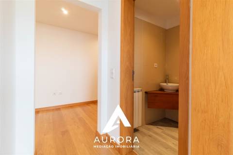 Apartamento T4 Moderno com Vista Mar para Arrendamento | Centro de Espinho