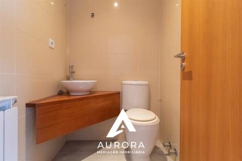 Apartamento T4 Moderno com Vista Mar para Arrendamento | Centro de Espinho