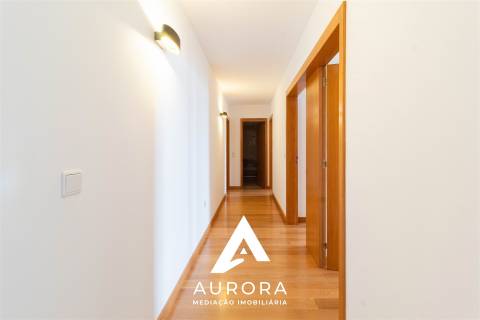 Apartamento T4 Moderno com Vista Mar para Arrendamento | Centro de Espinho