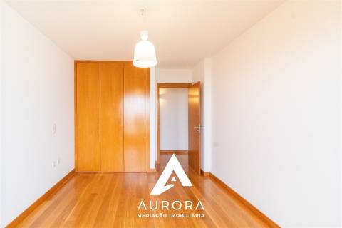 Apartamento T4 Moderno com Vista Mar para Arrendamento | Centro de Espinho