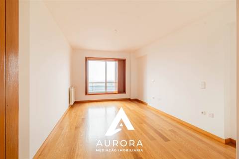Apartamento T4 Moderno com Vista Mar para Arrendamento | Centro de Espinho
