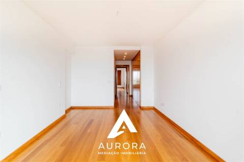 Apartamento T4 Moderno com Vista Mar para Arrendamento | Centro de Espinho