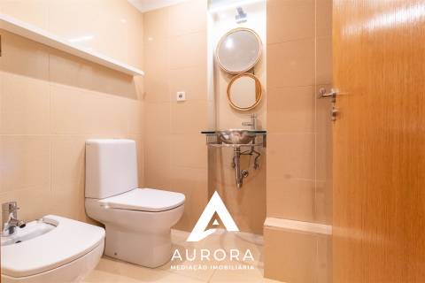 Apartamento T4 Moderno com Vista Mar para Arrendamento | Centro de Espinho