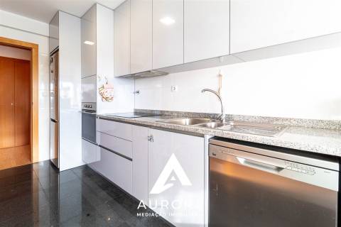 Apartamento T3 Esmoriz – 2.º andar com elevador, garagem, varandas e vistas desafogadas