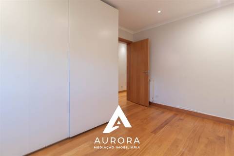 Apartamento T3 150m da praia, varandas e lugar de garagem