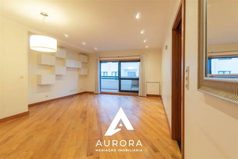 Apartamento T3 150m da praia, varandas e lugar de garagem