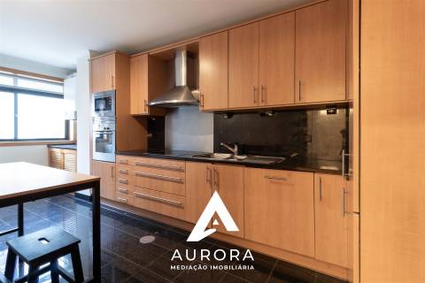 Apartamento T3 150m da praia, varandas e lugar de garagem