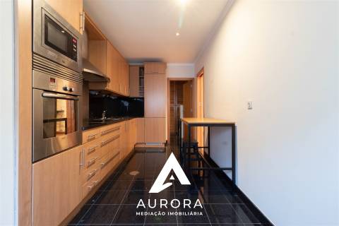 Apartamento T3 150m da praia, varandas e lugar de garagem