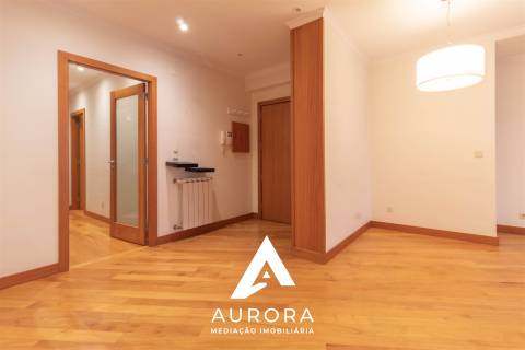 Apartamento T3 150m da praia, varandas e lugar de garagem