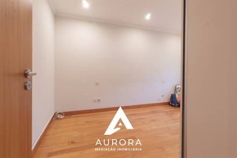 Apartamento T3 150m da praia, varandas e lugar de garagem