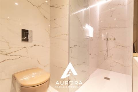 Apartamento T2 último piso - Vista mar - Varanda Sul - 3 Lugares de garagem + Arrumos