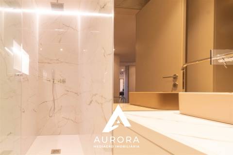 Apartamento T2 último piso - Vista mar - Varanda Sul - 3 Lugares de garagem + Arrumos