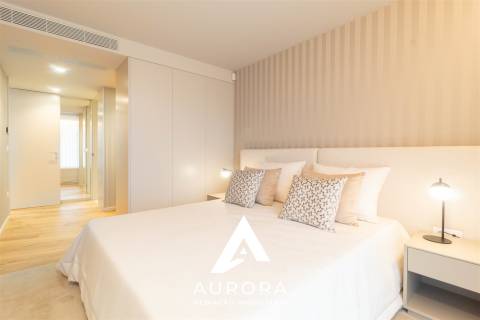 Apartamento T2 último piso - Vista mar - Varanda Sul - 3 Lugares de garagem + Arrumos