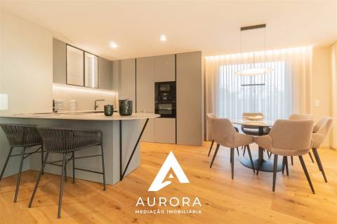 Apartamento T2 último piso - Vista mar - Varanda Sul - 3 Lugares de garagem + Arrumos