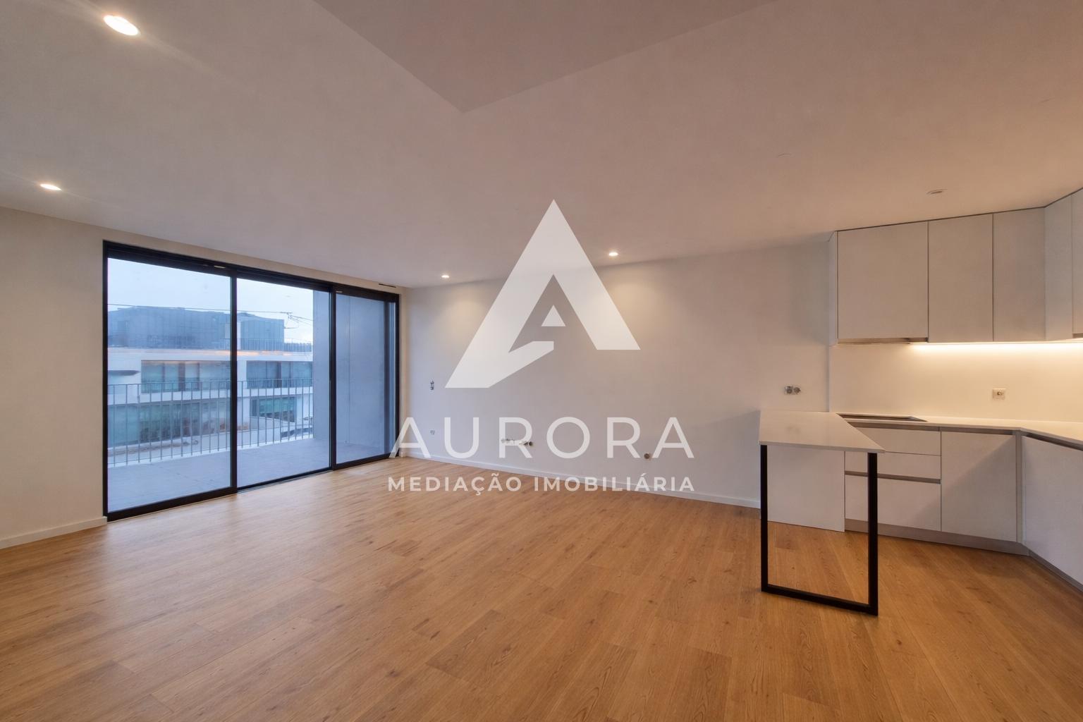 Apartamento piso 1 c/ varanda sul a 100m da praia São Félix da Marinha