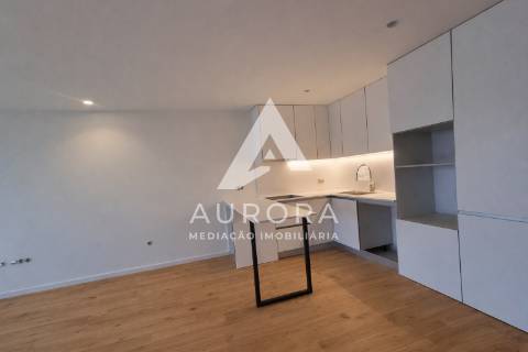 Apartamento piso 1 c/ varanda sul a 100m da praia São Félix da Marinha