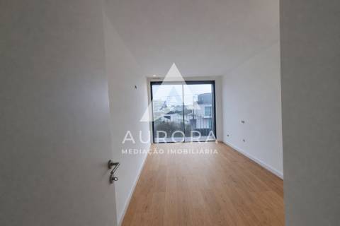 Apartamento piso 1 c/ varanda sul a 100m da praia São Félix da Marinha