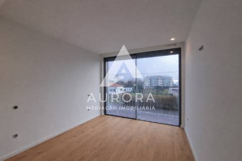 Apartamento piso 1 c/ varanda sul a 100m da praia São Félix da Marinha