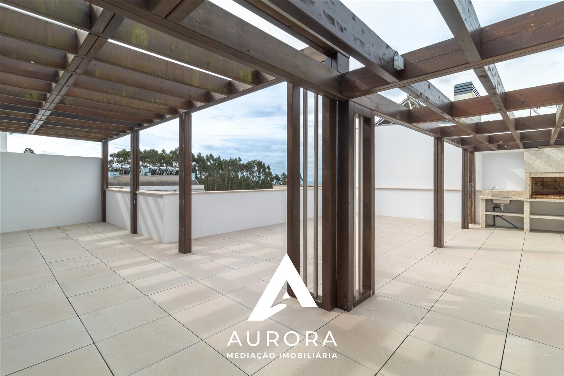 APARTAMENTO T4 DUPLEX TERRAÇO COM 89M2 VISTA MAR