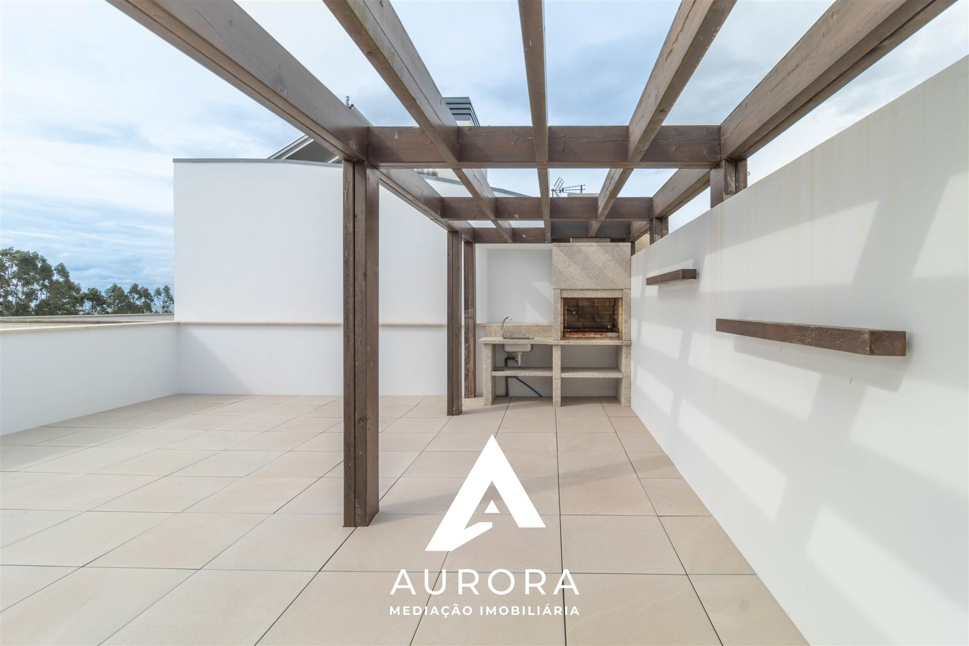 APARTAMENTO T4 DUPLEX TERRAÇO COM 89M2 VISTA MAR