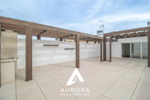 APARTAMENTO T4 DUPLEX TERRAÇO COM 89M2 VISTA MAR
