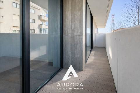 Apartamento T2 a 100 metros da praia Garagem Box