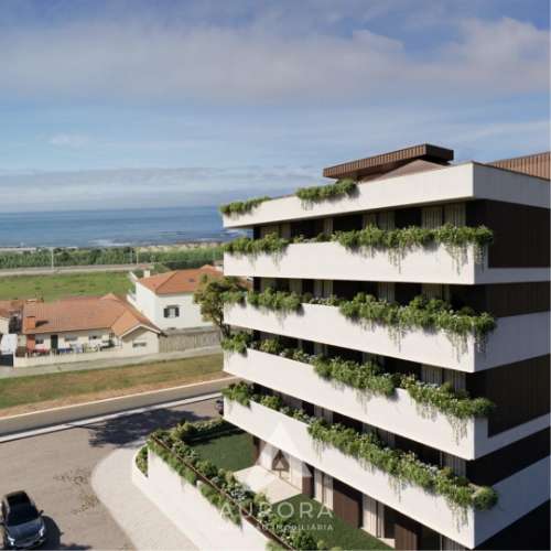 Apartamento T3 - Terraço + varandas + 2 lugar de garagem + arrumos