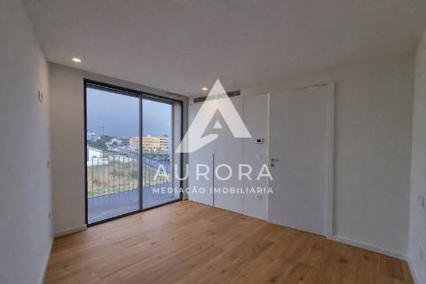 Apartamento T2 último piso - Vista mar - Varanda Sul - 3 Lugares de garagem + Arrumos