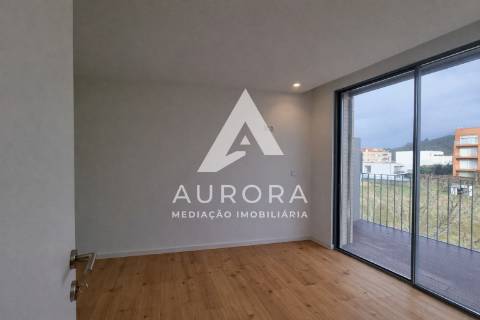 Apartamento T2 último piso - Vista mar - Varanda Sul - 3 Lugares de garagem + Arrumos