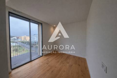 Apartamento T2 último piso - Vista mar - Varanda Sul - 3 Lugares de garagem + Arrumos