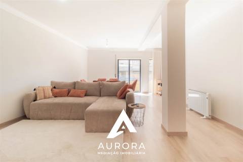 Apartamento T3 no centro de Fiães, Santa Maria da Feira, Renovado