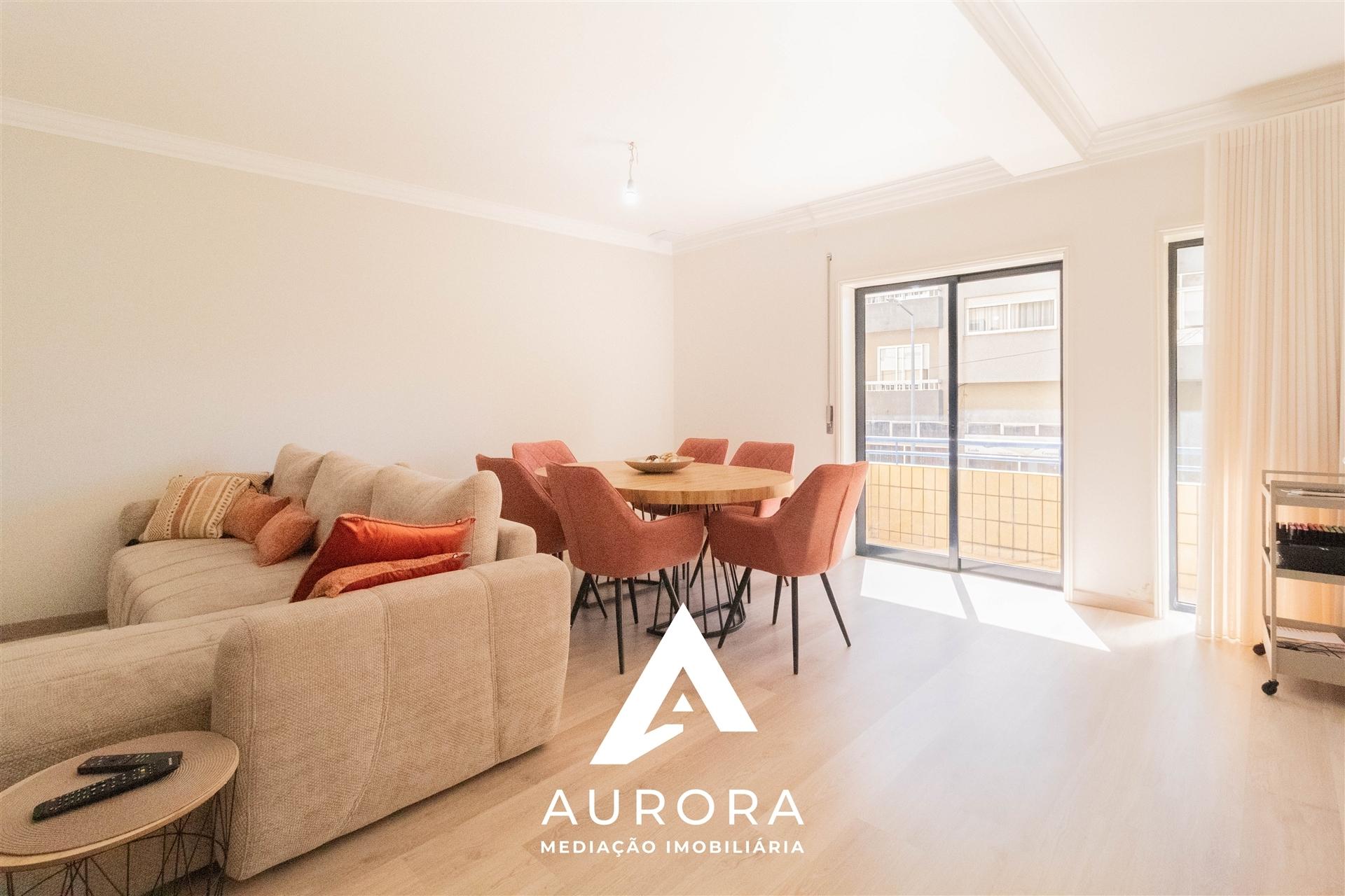 Apartamento T3 no centro de Fiães, Santa Maria da Feira, Renovado