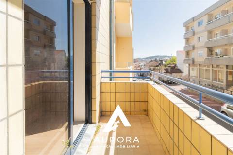 Apartamento T3 no centro de Fiães, Santa Maria da Feira, Renovado