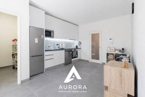 Apartamento T3 no centro de Fiães, Santa Maria da Feira, Renovado