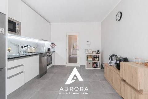 Apartamento T3 no centro de Fiães, Santa Maria da Feira, Renovado