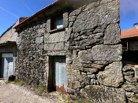 Moradia para restauro em Castro Laboreiro, Viana do Castelo