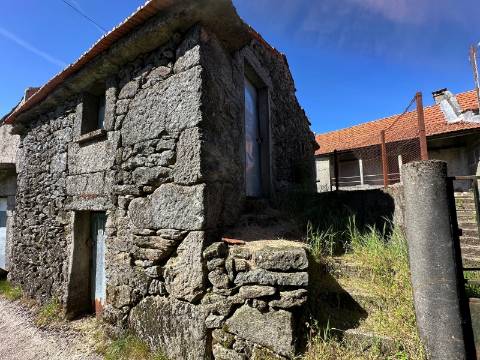 Moradia para restauro em Castro Laboreiro, Viana do Castelo